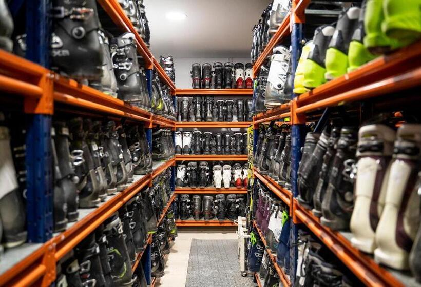 Albergue Inturjoven Sierra Nevada   Hostel