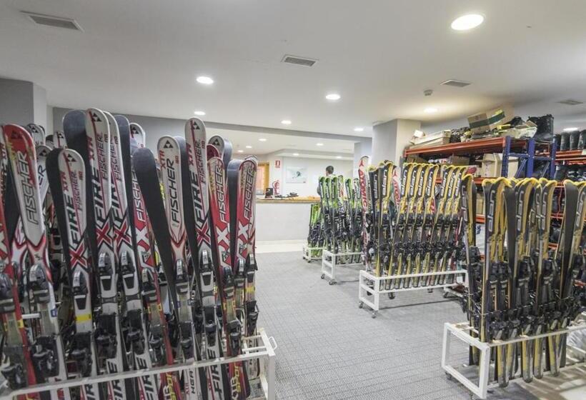 Albergue Inturjoven Sierra Nevada   Hostel