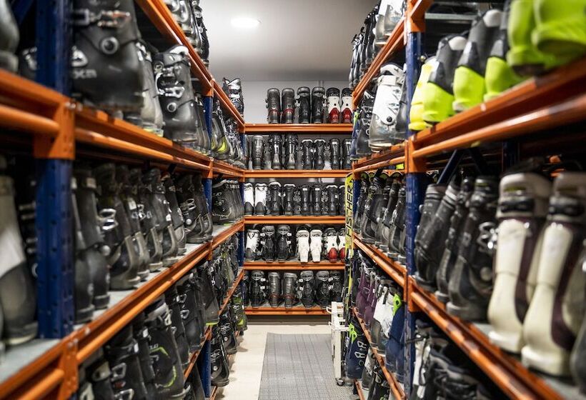 Albergue Inturjoven Sierra Nevada   Hostel