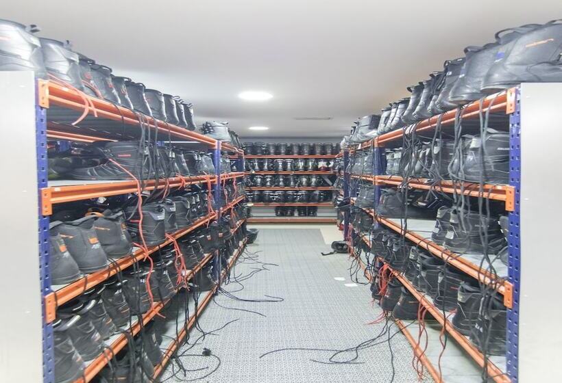 Albergue Inturjoven Sierra Nevada   Hostel