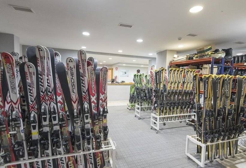 Albergue Inturjoven Sierra Nevada   Hostel