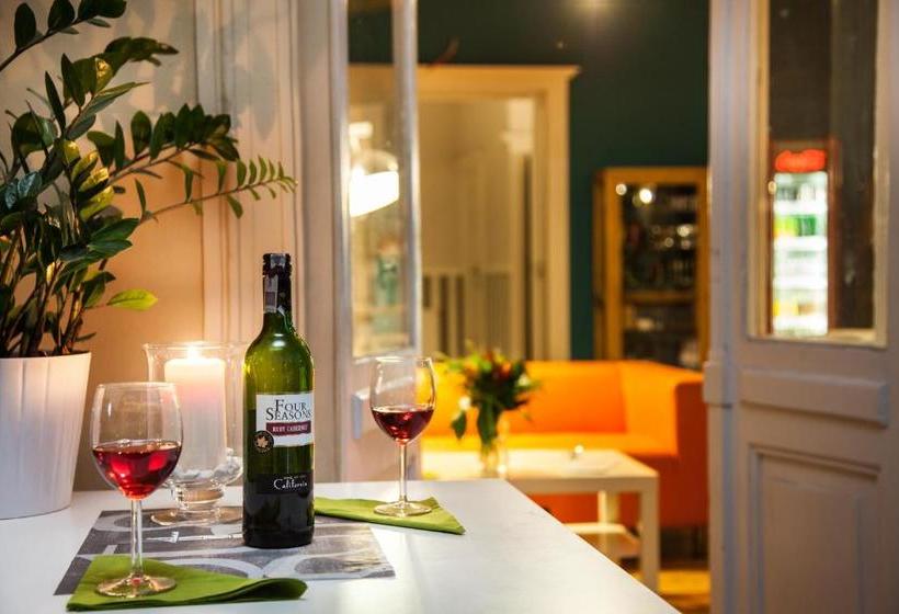 Blooms Boutique Hostel