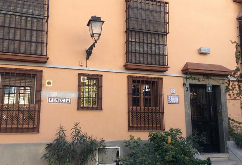 مسافرخانه Apartamentos La Miga