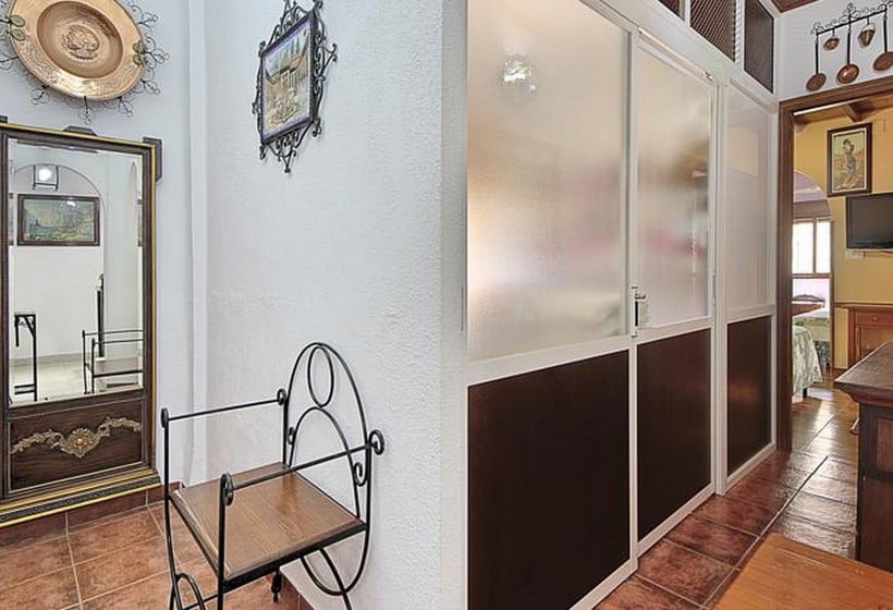 مسافرخانه Apartamentos La Miga