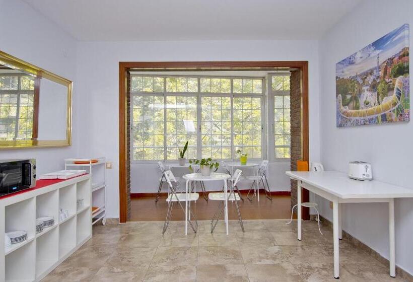 Хостел Barcelona City Seven