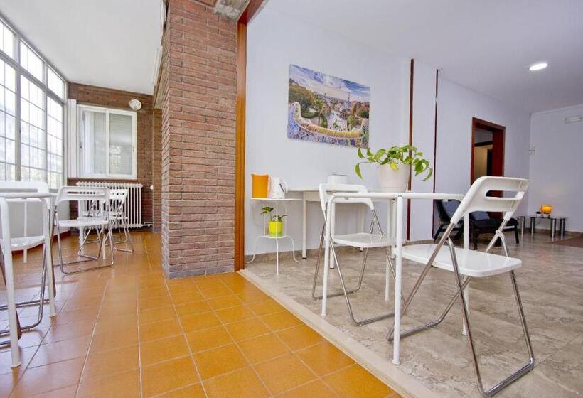 Хостел Barcelona City Seven