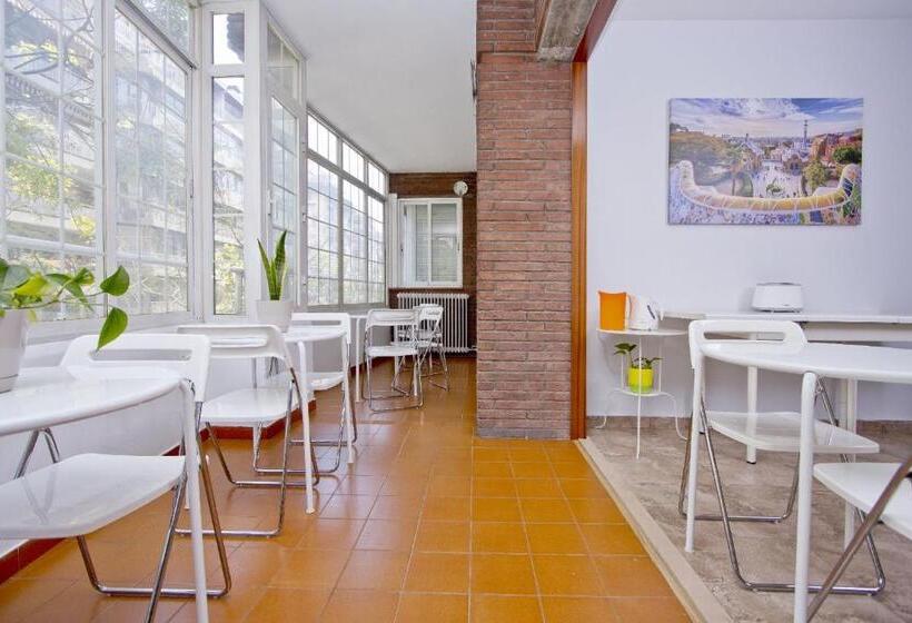 Хостел Barcelona City Seven