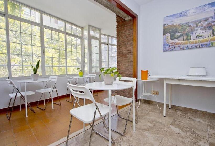 Хостел Barcelona City Seven