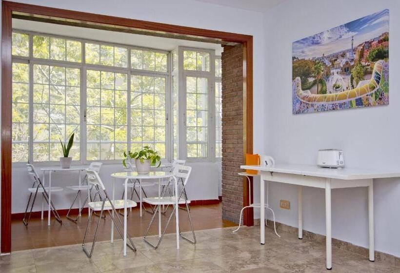 Хостел Barcelona City Seven