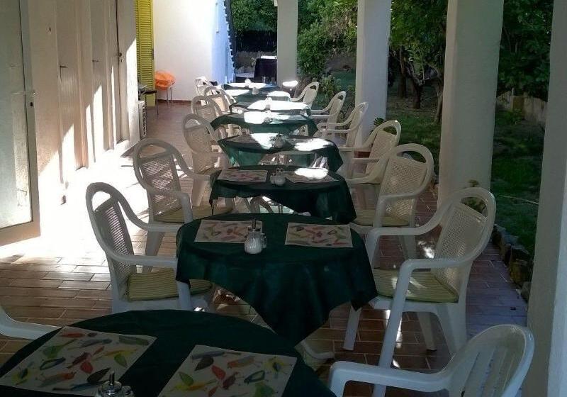 فندق Hostal Amistad