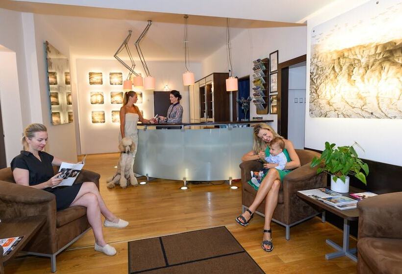 ホテル Bedriska Wellness Resort & Spa