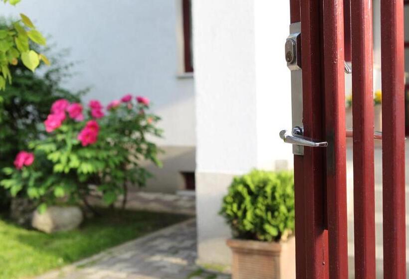 ホテル Complex Jasmine