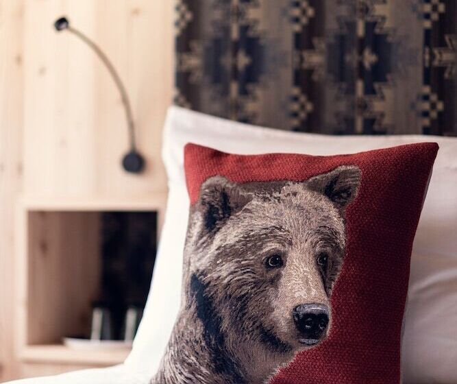 בית מלון כפרי Conrad's Mountain Lodge