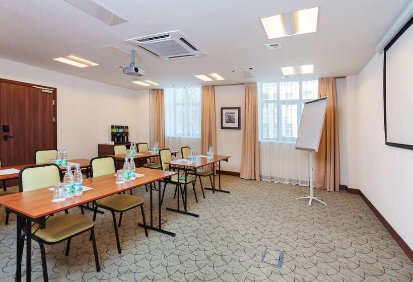 هتل Hampton By Hilton Samara