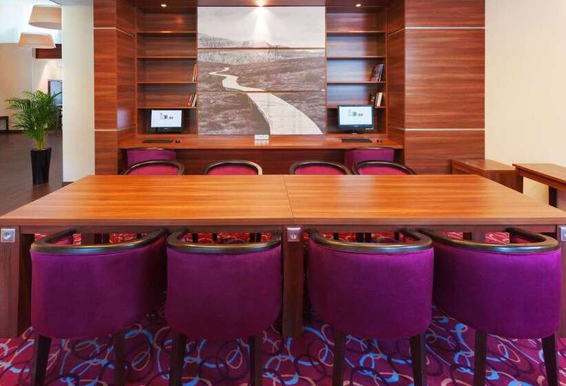 هتل Hampton By Hilton Samara