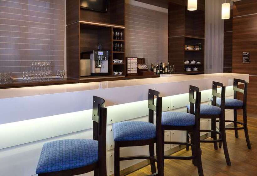 هتل Hampton By Hilton Samara