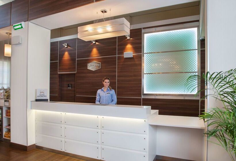 هتل Hampton By Hilton Samara