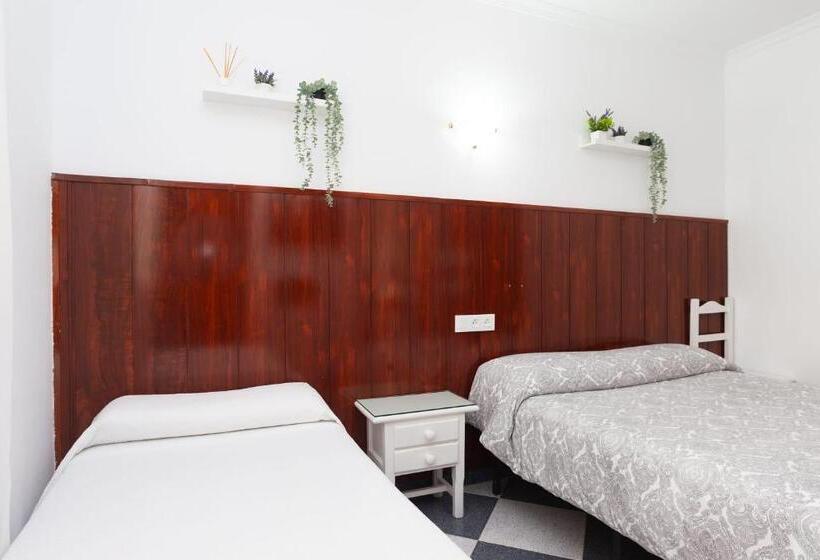 Отель Hostal Restaurante La Giralda