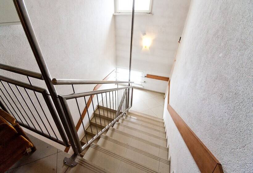 هتل Hostel Malinowski City