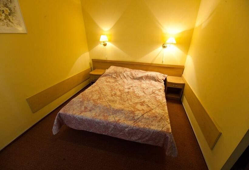 هتل Hostel Malinowski City