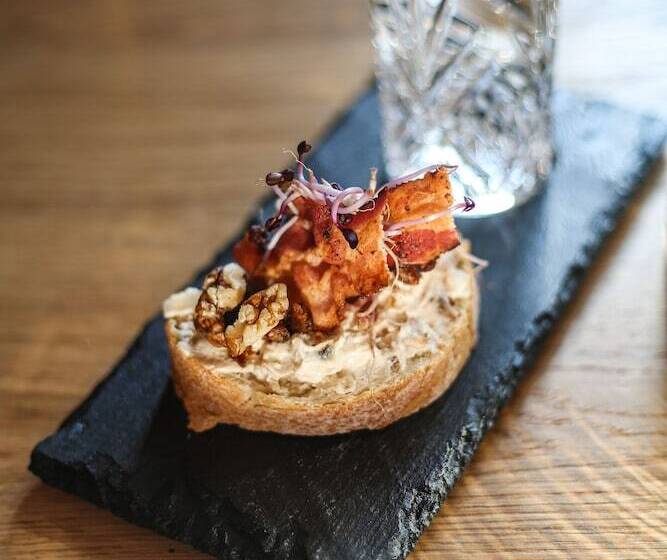 هتل Garni Konvice