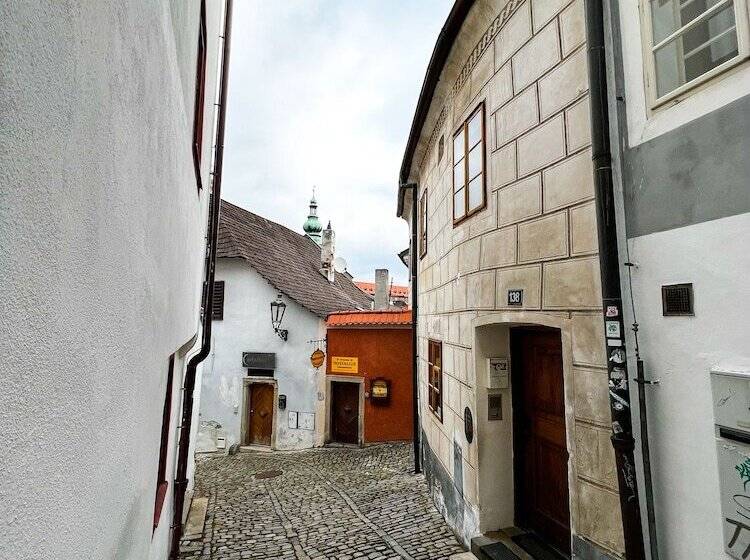 هتل Garni Konvice