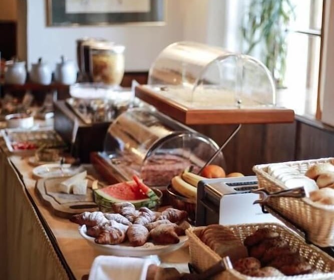 هتل Garni Konvice