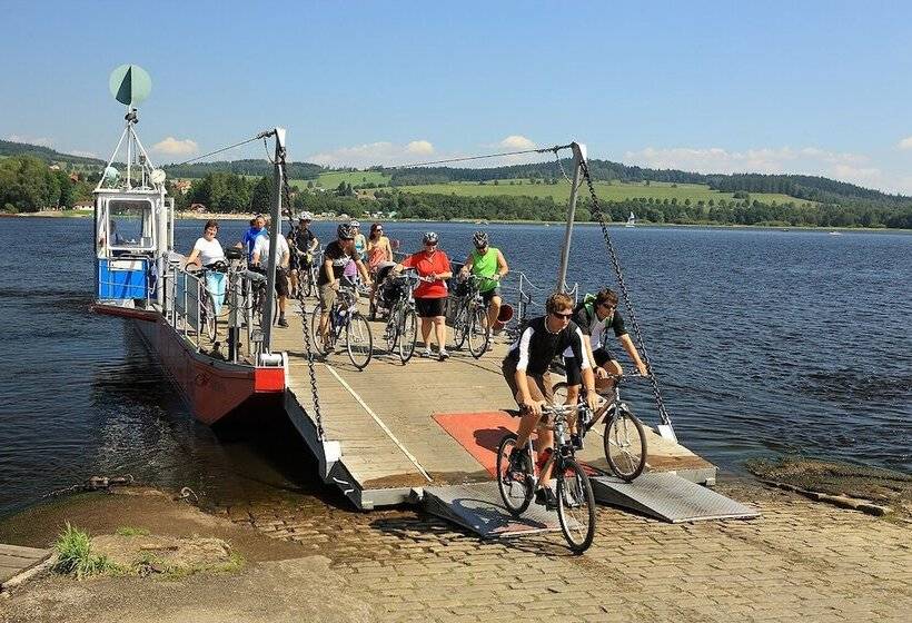 هتل Garni Konvice