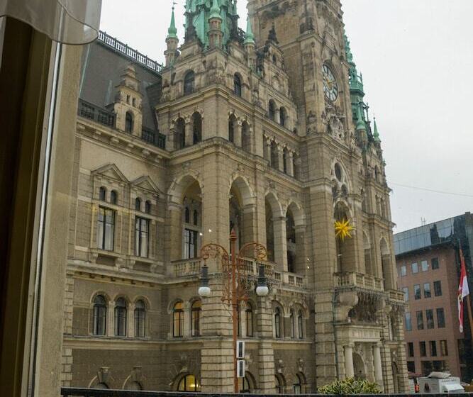 هتل Praha Liberec