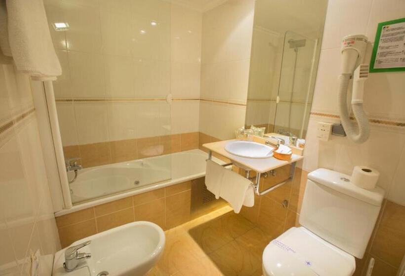 هتل Reyes Catolicos