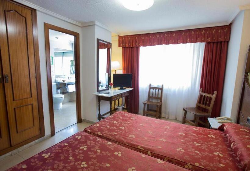 هتل Reyes Catolicos