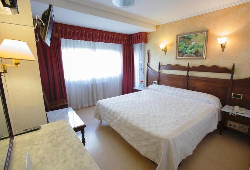 هتل Reyes Catolicos