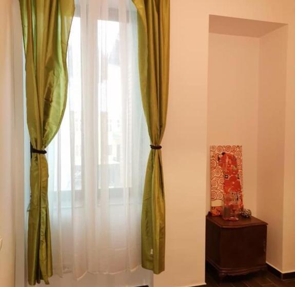 Vintage Downtown Hostel