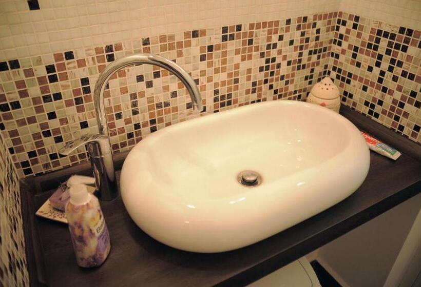 Vintage Downtown Hostel