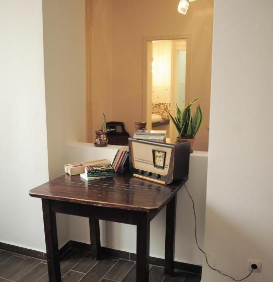 Vintage Downtown Hostel