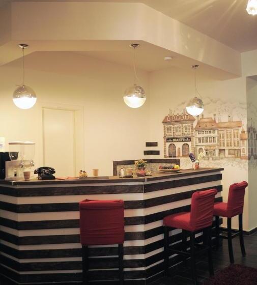 Vintage Downtown Hostel