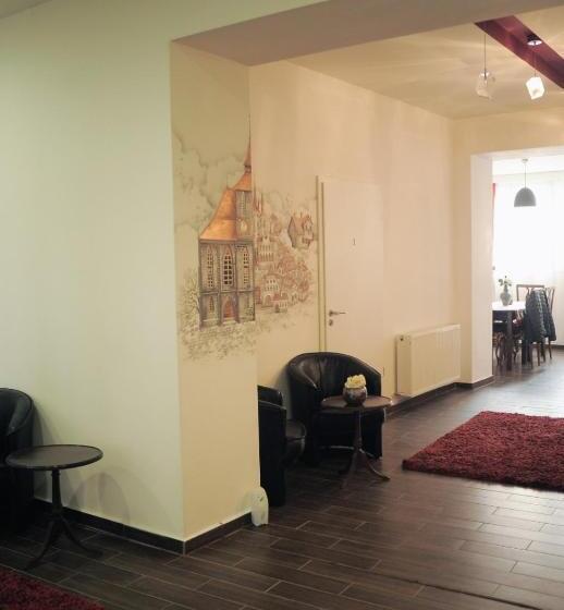 Vintage Downtown Hostel