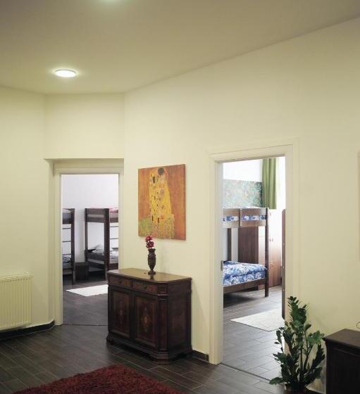 Vintage Downtown Hostel