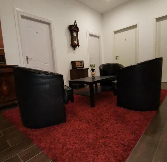 Vintage Downtown Hostel