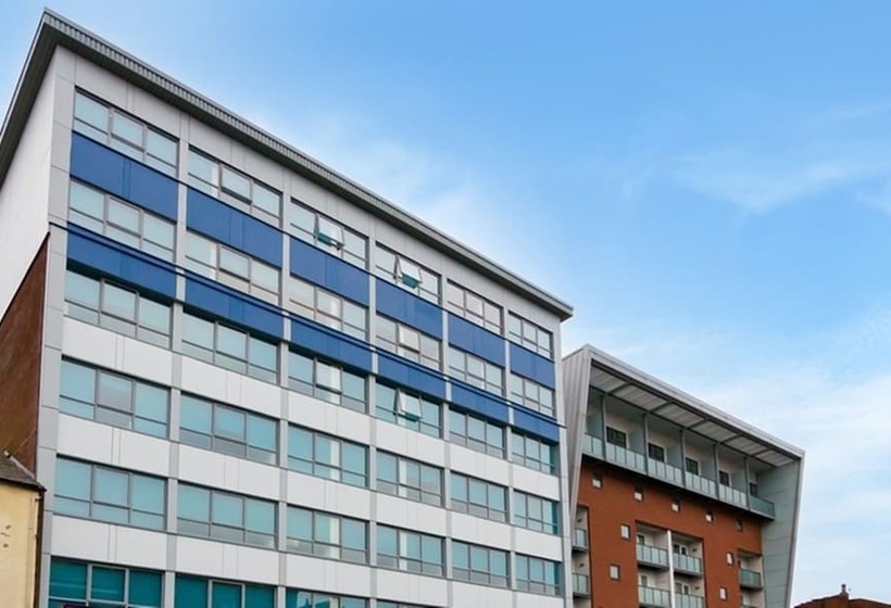 فندق صغير Rooms & Studios For Students Only Bolton