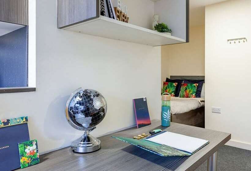فندق صغير Rooms & Studios For Students Only Bolton