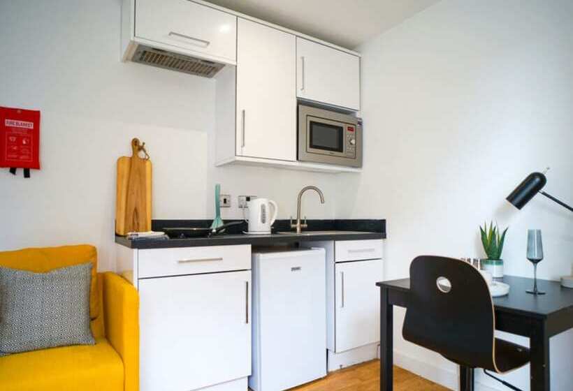 هاستل Rooms & Studios Students Only Sheffield