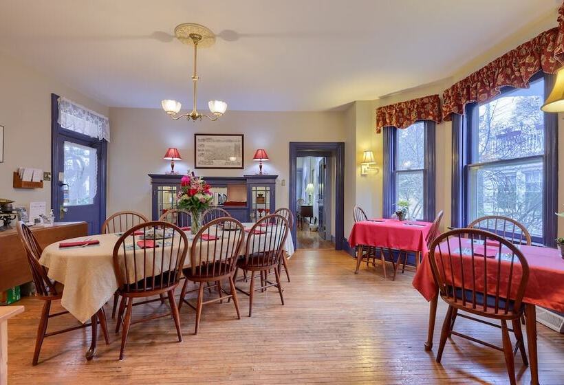 ベッドアンドブレックファースト The Alden House