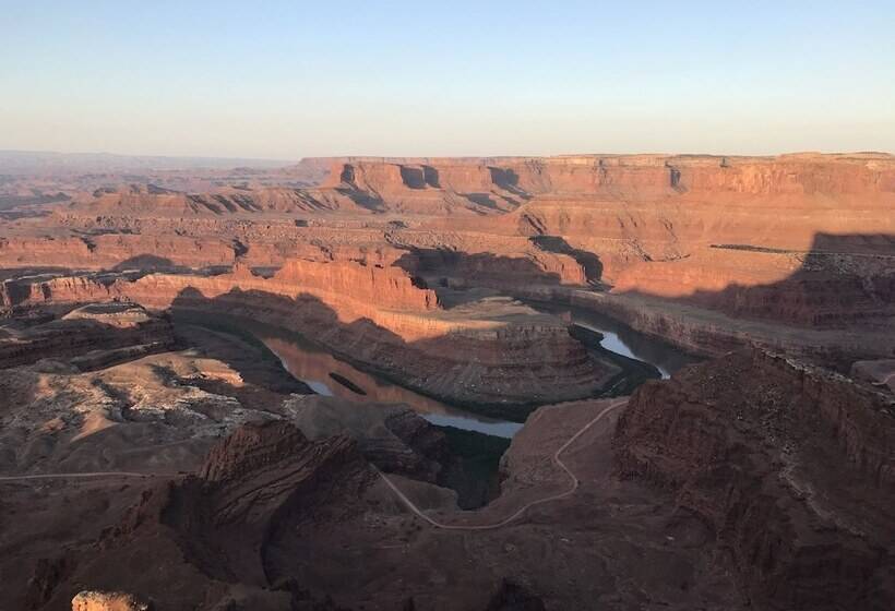 Circle Of Destination Motel