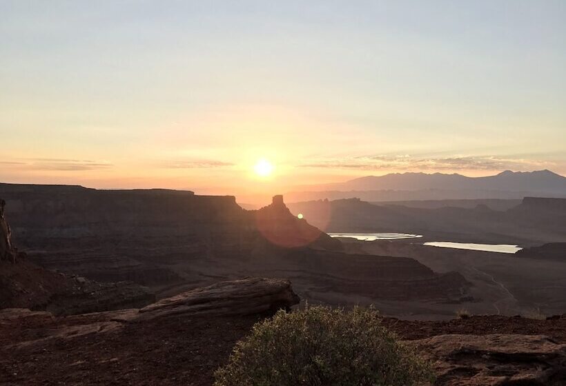 Circle Of Destination Motel