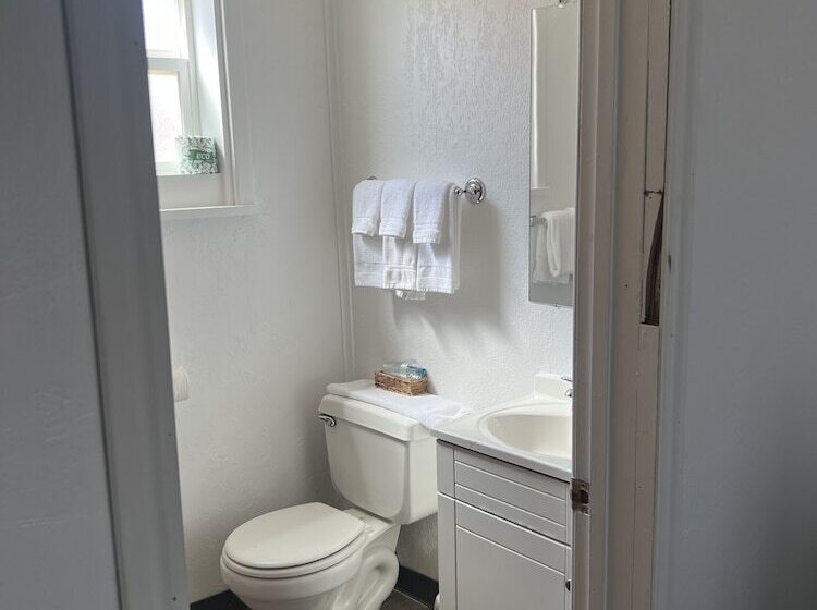 Circle Of Destination Motel