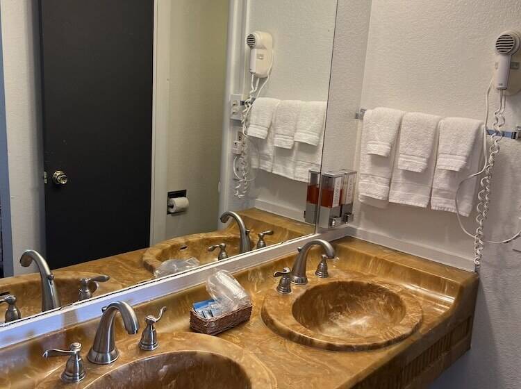 Circle Of Destination Motel