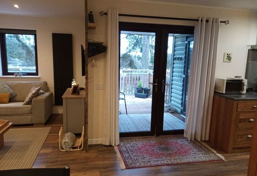 Charming Lodge,cosy, Comfortable,ideal Location