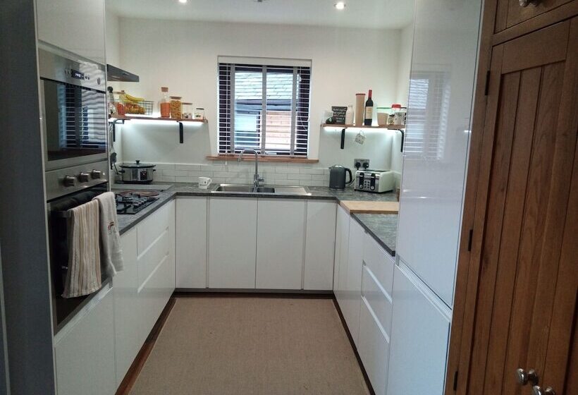 Charming Lodge,cosy, Comfortable,ideal Location