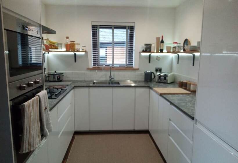 Charming Lodge,cosy, Comfortable,ideal Location